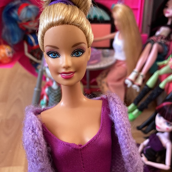 One old Barbie - Picture 3 of 3